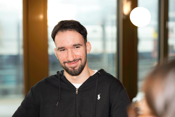 «Im Doppelpack durch die Lehre»: Zwei Gebäudetechnikplaner erzählen